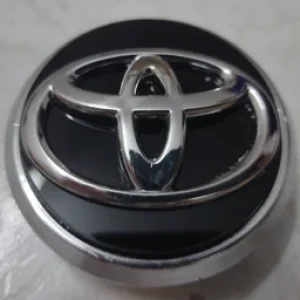 تورینگی چرخ ماشین تویوتا بچه قالپاق درپوش وسط تو رینگی مدل toyota camry آرم مارک لوگو لاستیک خودرو مناسب رینگ فابریک