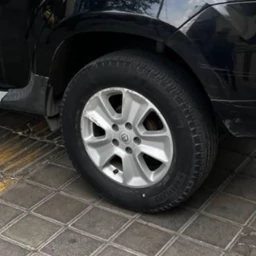 کاپ رینگ رنو داستر درپوش تورینگی چرخ ماشین داستر رنگ نقره ای و مشکی قاب درپوش لاستیک
