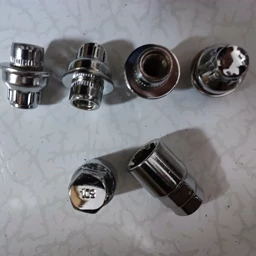 قفل چرخ ماشین لیفان مدل 620 و 820 مناسب رینگ و لاستیک X60