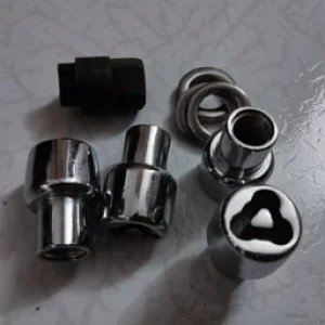 قفل چرخ ماشین انواع جیپ صحرا آهو شهباز سیمرغ رینگ لاستیک خودرو jeep km