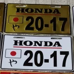 پلاک موتور سیکلت پاکشتی هوندا لوگو برجسته honda در دو رنگ طلایی و سفید پلاک موتور سیکلت پا کشتی گرینو دیو جوکر اسکوپی