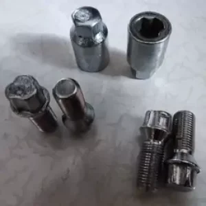 قفل رینگ و لاستیک چرخ ماشین bmw قدیم مدل 518 520 320 2002 بی ام و کروک خودرو