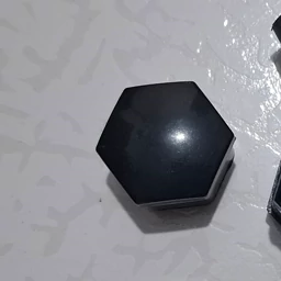 گل پیچ سایز 21 رنگ مشکی رو مهره چرخ ماشین گلپیچ خودرو